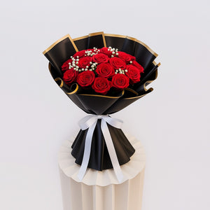 Scarlet Noir – 17 Red Roses with Baby’s Breath