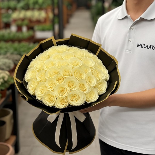 Ivory Luxe – 30 White Roses Bouquet
